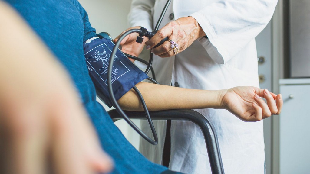 Uzaktan Doktor Takip Entegrasyonlu Tansiyon Ölçerler
